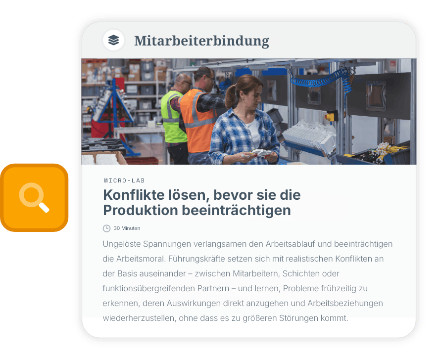 Fertigungsarbeiter montieren Komponenten an einer Produktionslinie in einer Fabrik. Die Overlay-Karte mit dem Titel "Workforce Retention" wirbt für ein Mikrolabor mit dem Namen "Resolve Conflict Before it Disrupts Production", das sich darauf konzentriert, Spannungen am Arbeitsplatz frühzeitig anzugehen, um Produktivität und Arbeitsmoral aufrechtzuerhalten.